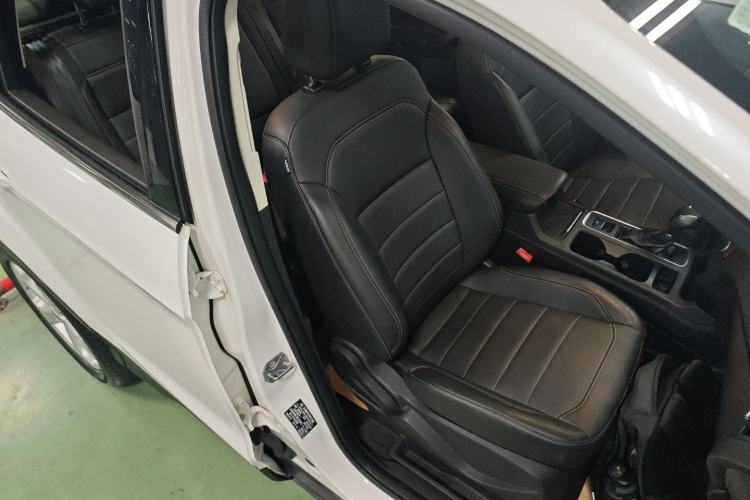 Used Ford Kuga 2017 EcoBoost 180 Two-Wheel-Drive Tiger Leap Model
