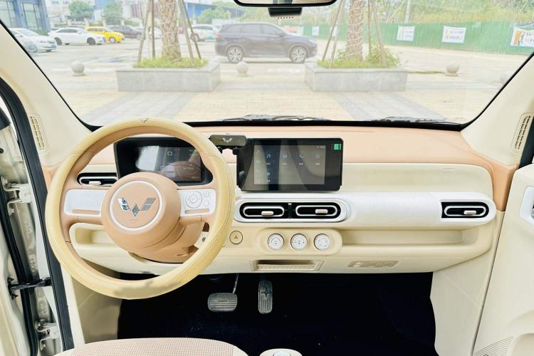 Used Wuling Hongguang MINIEV 2024 3rd Generation 215km Advanced Version
