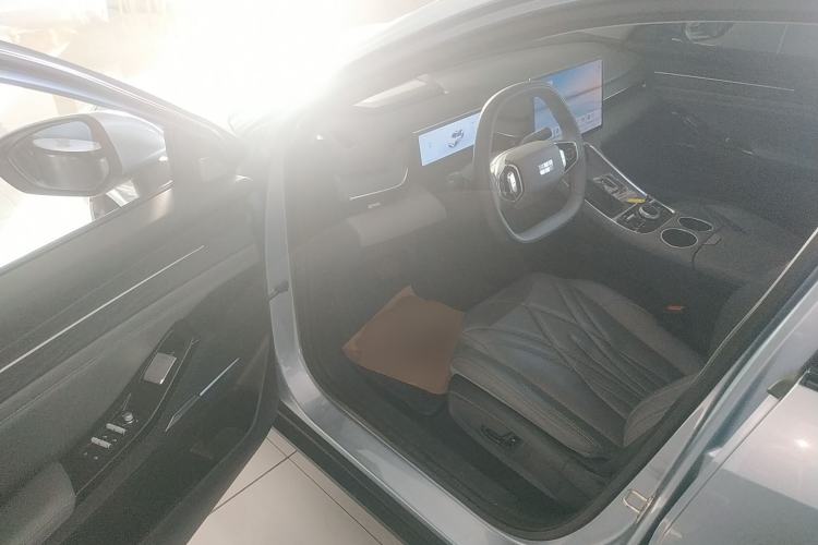 Used  L6 2025 EM-i 140km Starship Edition