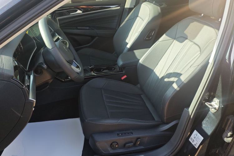 Used Volkswagen Passat 2025 Outstanding Model 380TSI Dragon Glory Edition
