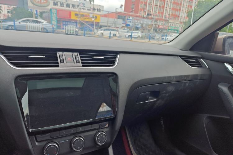 Used Skoda Octavia 2019 TSI230 DSG SmartDrive Luxury Edition China VI
