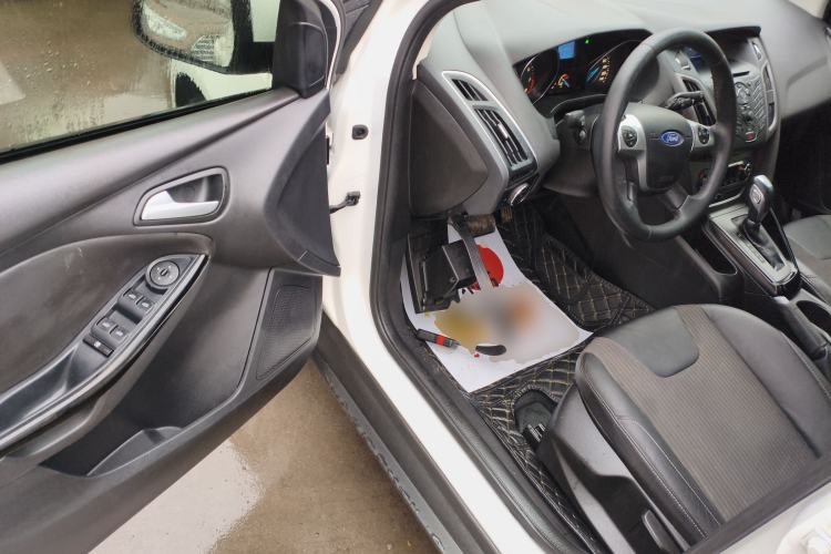 Used Ford Focus 2012 Hatchback 1.6L Automatic Fashion Edition
