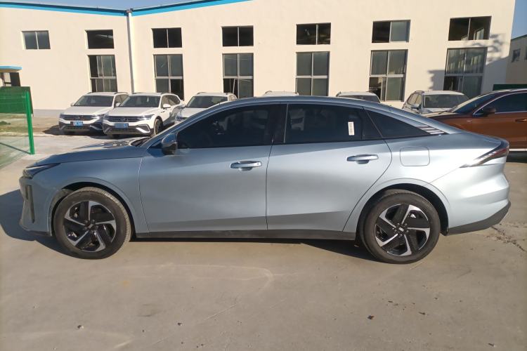 Used  L6 2025 EM-i 140km Starship Edition
