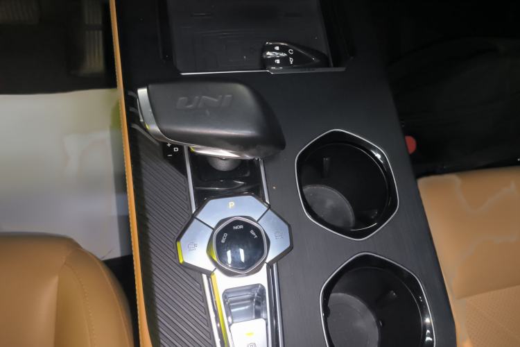 Used Changan UNI-K 2024 2.0T Two-Wheel Drive YueShang Trim
