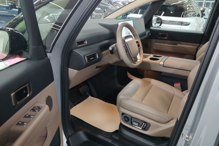 Used Li Auto MEGA 2025 Home Family Special Edition
