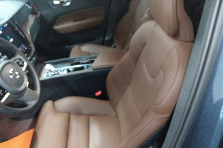 Used Volvo XC60 New Energy 2024 T8 Plug-in Hybrid Long-Range All-Wheel Drive Smart Luxury Edition
