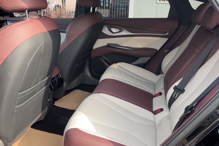 Used BYD Seal 2023 DM-i 1.5L 121km Prestige Model