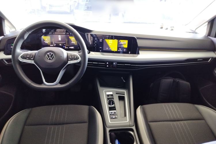 Used Volkswagen Golf 2023 Facelift 280TSI DSG Pro
