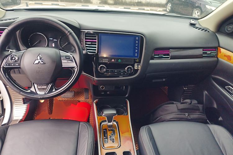 Used Mitsubishi Outlander 2019 2.0L Two-Wheel Drive Comfort Edition 5 Seats China V Standard