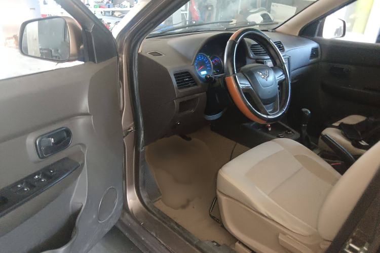 Used Wuling Hongguang 2014 1.5L S Standard Version
