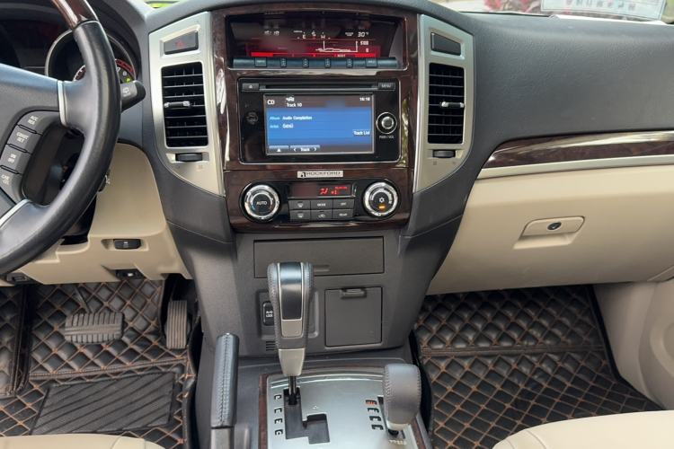 Used Mitsubishi Pajero 2017 V97 3.8L 5-Door GLS Model with Sunroof – Middle East
