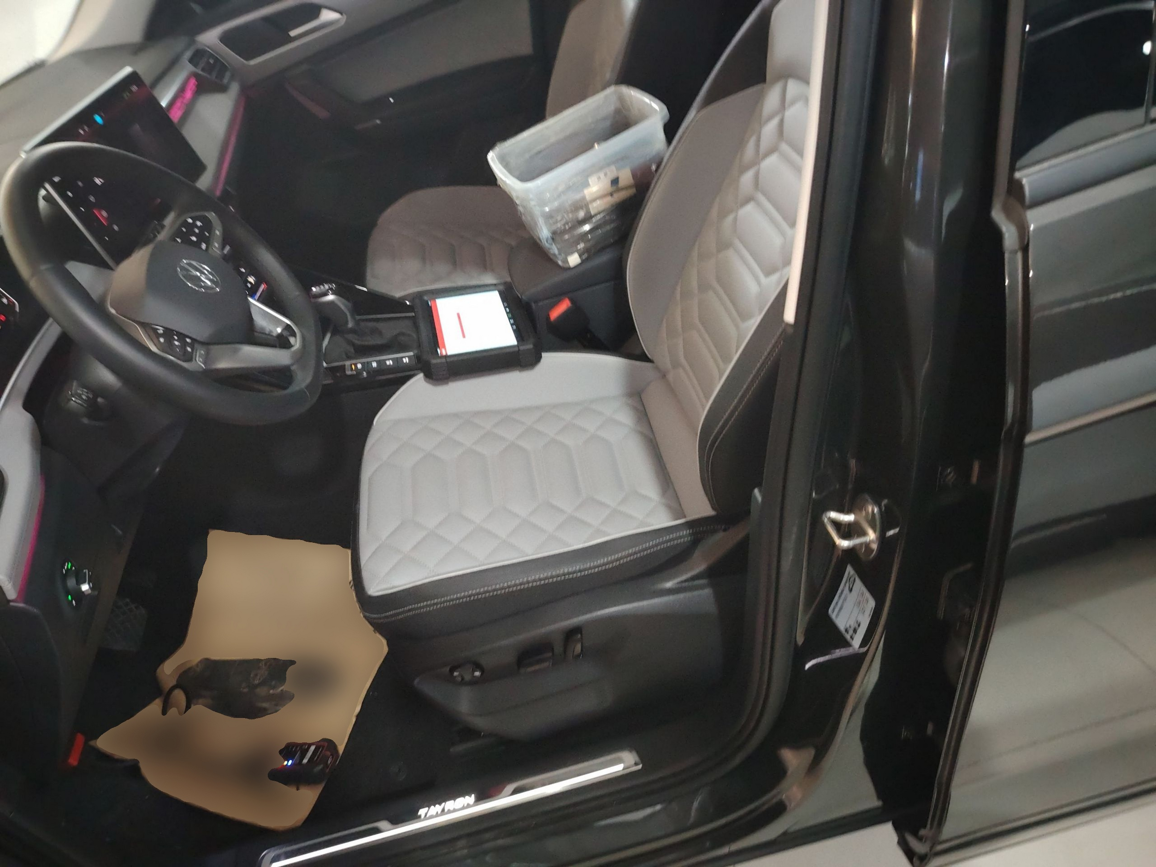 Переднее сиденье в автомобиле