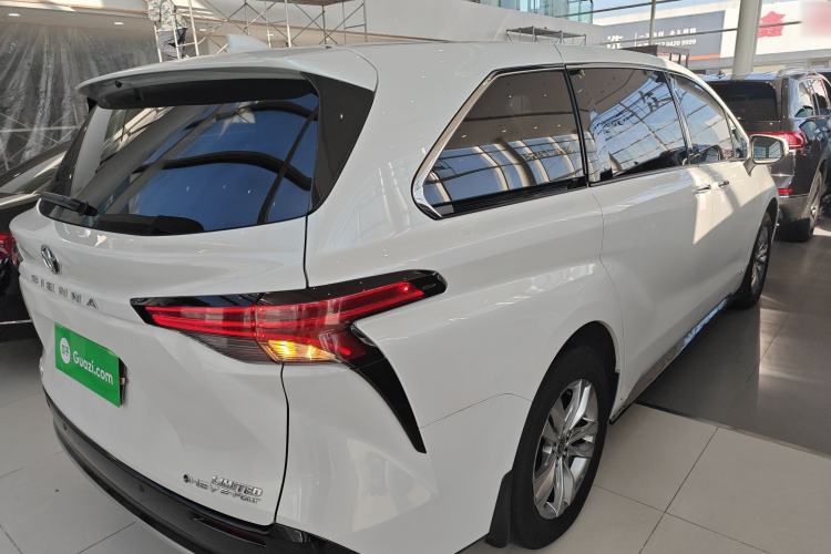 Used Toyota Sienna 2024 2.5L Hybrid Four-Wheel Drive Prestige Edition
