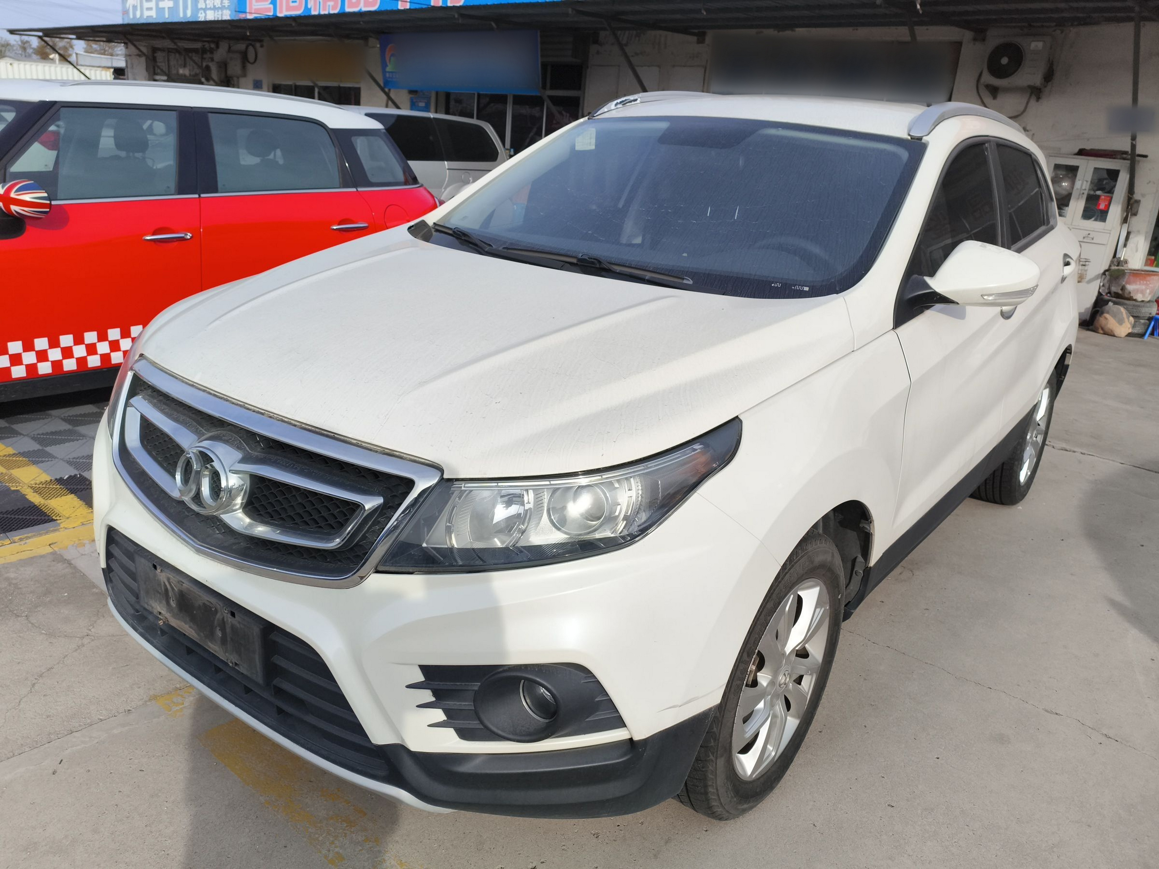 Под передней частью автомобиля