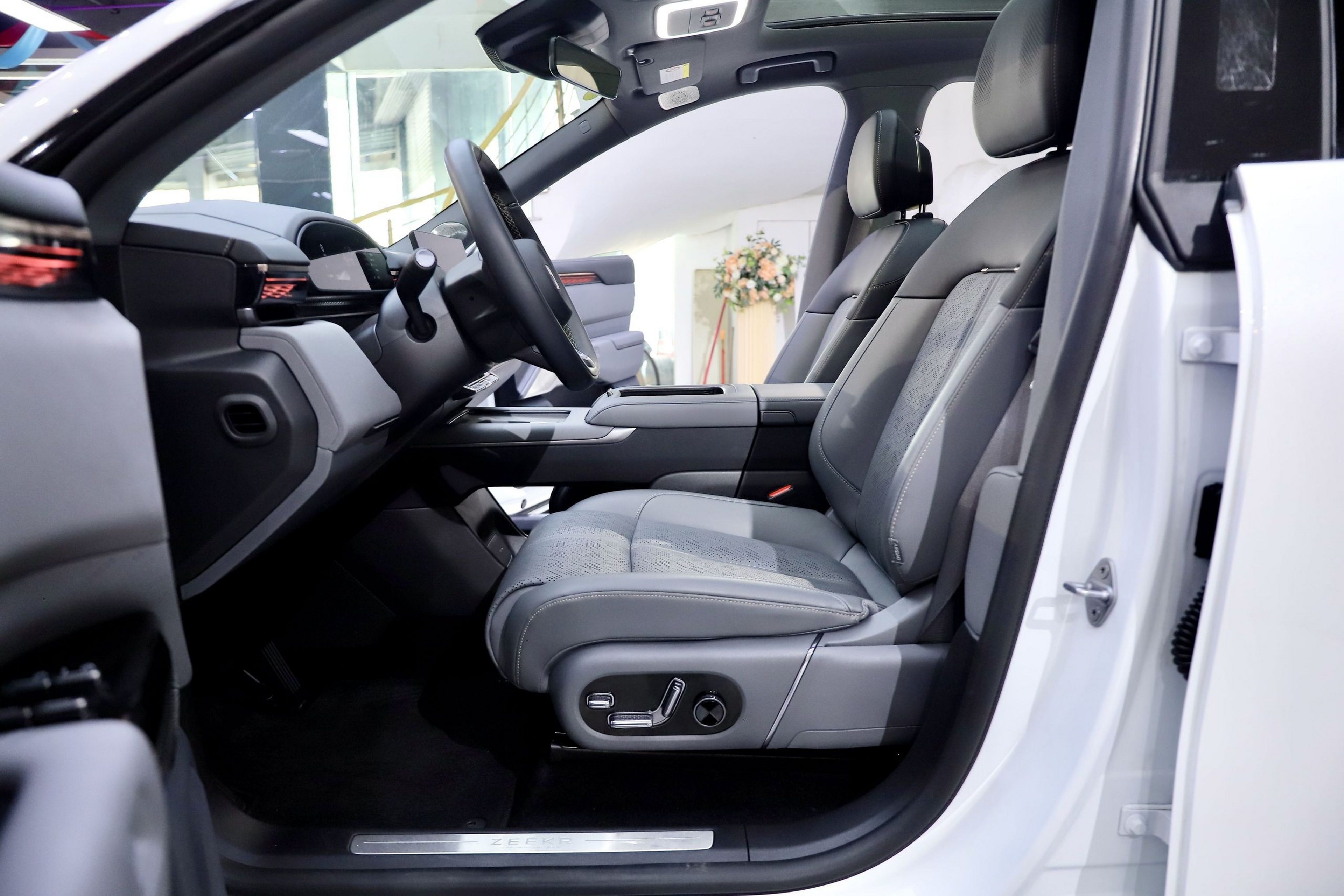 Переднее сиденье в автомобиле