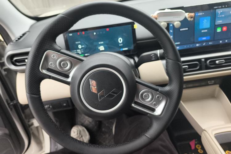 Used Wuling Bingo PLUS 2024 330 km Range Five-Seater Version
