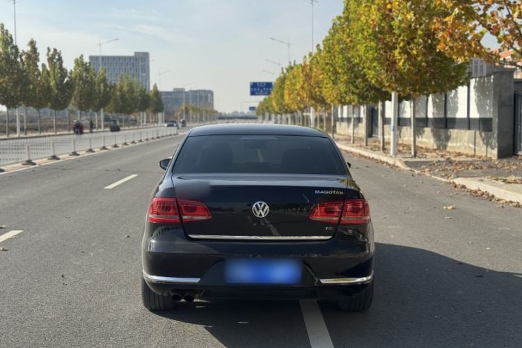 Used Volkswagen Magotan 2015 2.0 TSI Prestige Model
