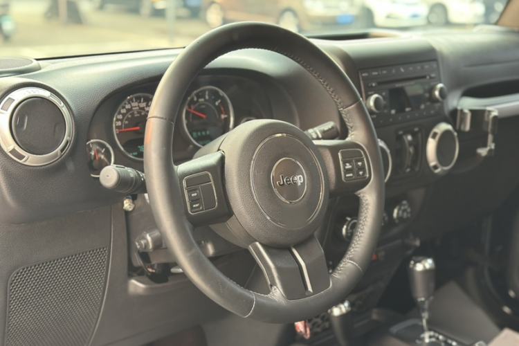 Used  Wrangler 2015 2.8TD Sahara Four-Door Comfort Edition
