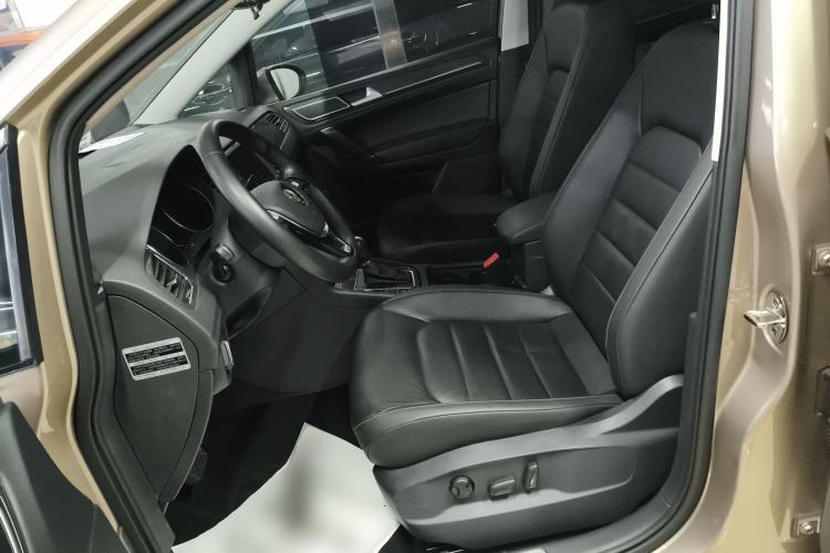 Used Volkswagen Golf Sportsvan 2016 230TSI Automatic Luxury Version
