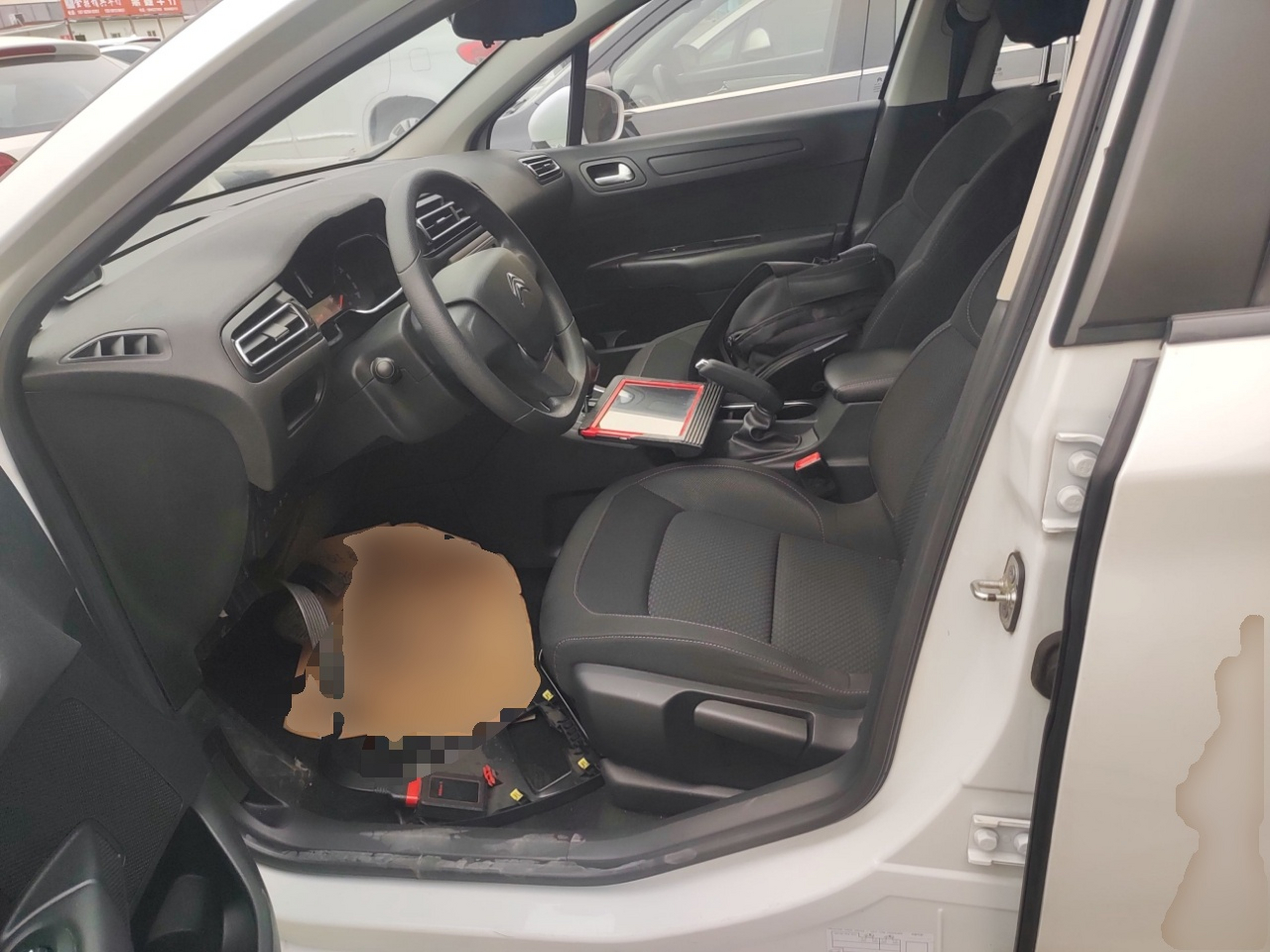 Переднее сиденье в автомобиле