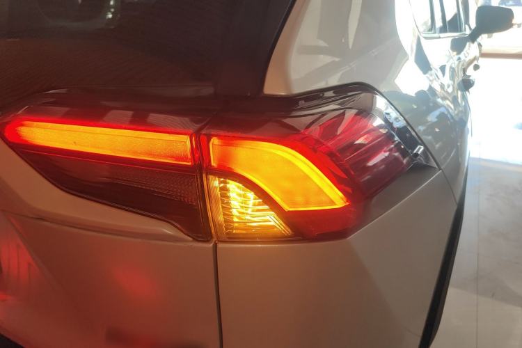 Used Toyota RAV4 2023 2.0L CVT Two-Wheel Drive 20th Anniversary Platinum Edition
