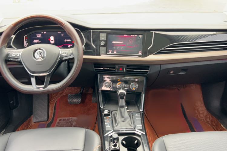 Used Volkswagen Passat 2019 330TSI Luxury Edition China VI Standard
