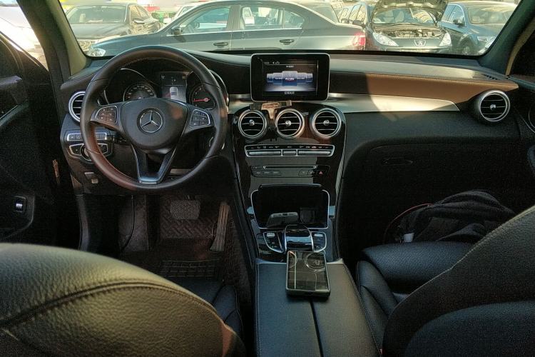 Used Mercedes-Benz GLC 2019 Facelift GLC 260 L 4MATIC Luxury Model
