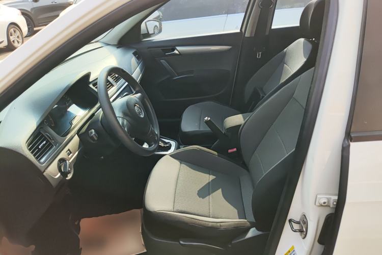 Used Volkswagen Gran Lavida 2013 1.6L Automatic Fashion Model
