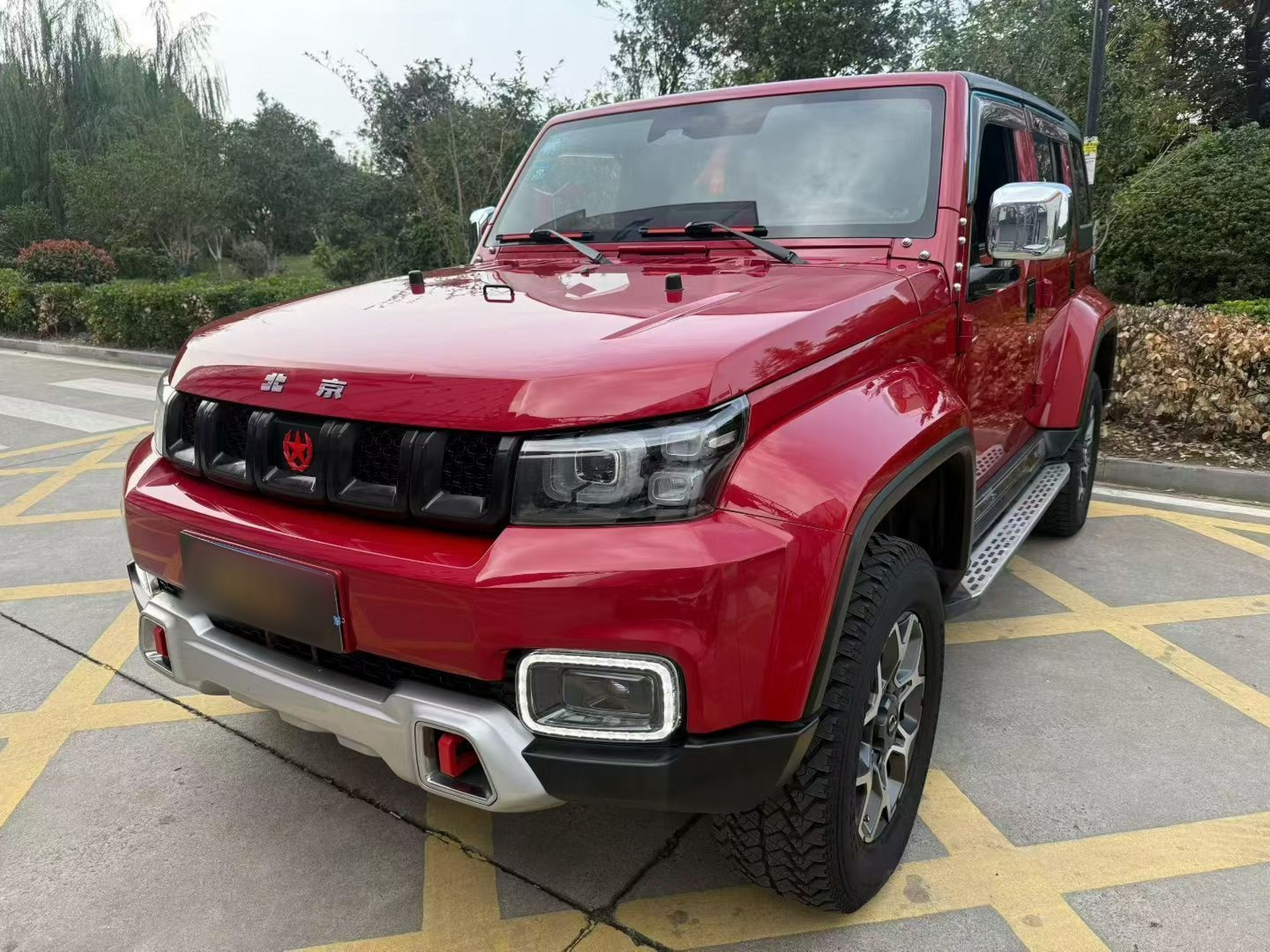 تحت مقدمة السيارة