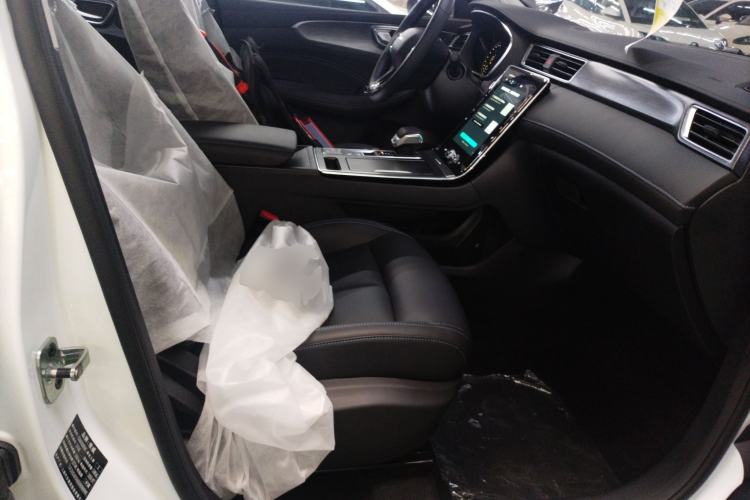 Used Roewe RX5 2025 PLUS 330TGI Automatic Trendsetting Smart Edition
