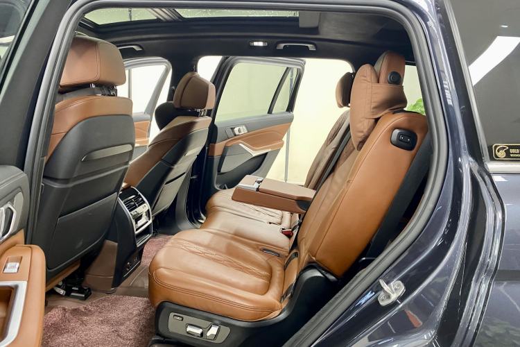 Used BMW X7 2021 xDrive40i Luxury Package with Premium Features