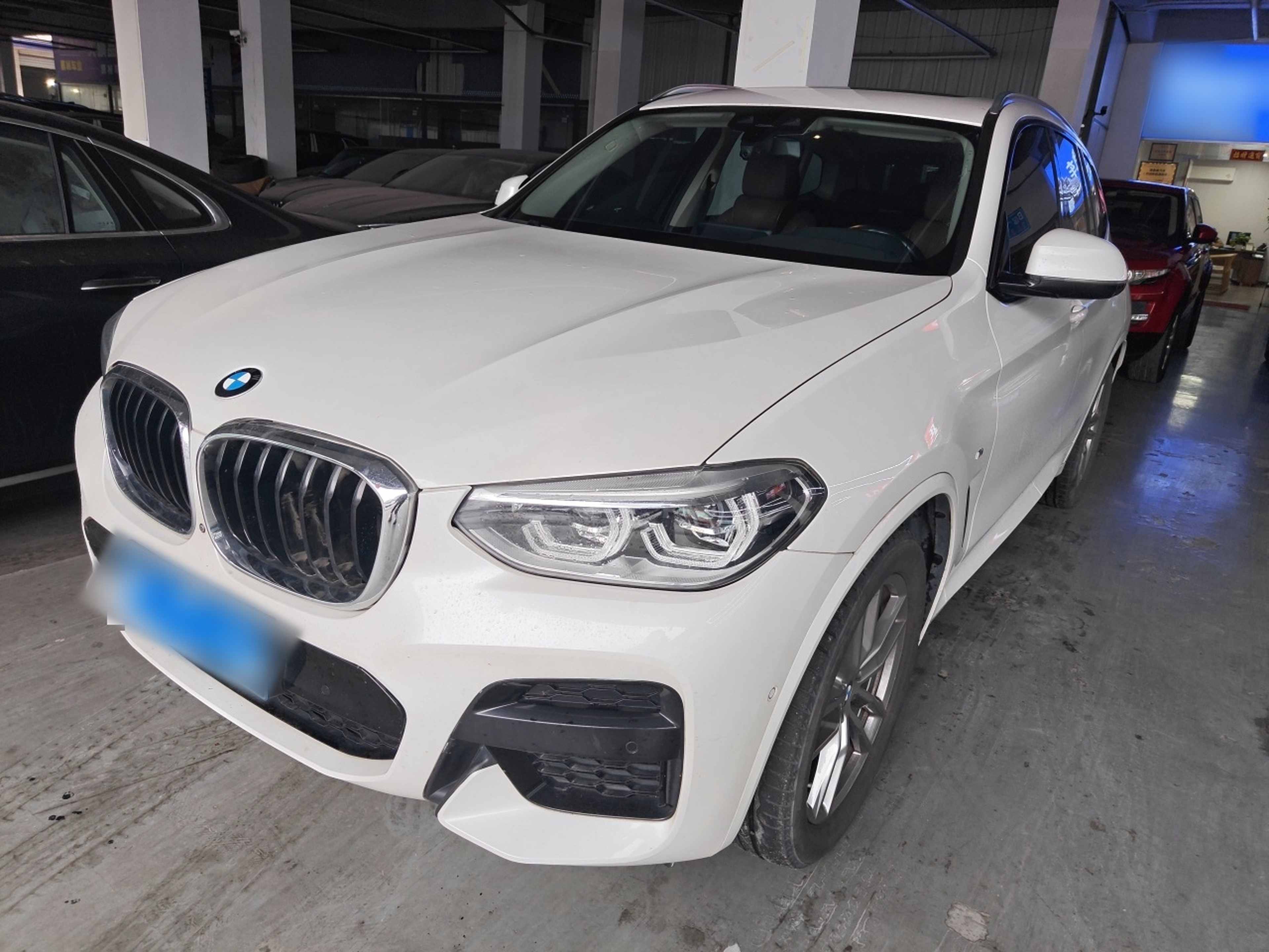 Под передней частью автомобиля