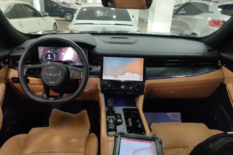 Used Lynk & Co 09 2021 2.0T Halo Six-Seater
