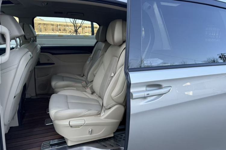 Used Buick GL8 2022 ES Landtrek 653T Luxury Edition
