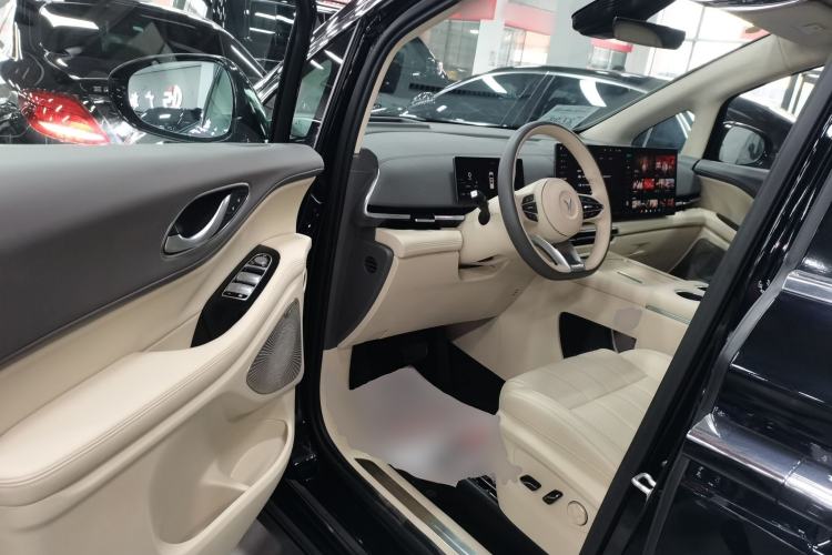 Used VOYAH Dream 2025 PHEV Four-Wheel-Drive Flagship Kunpeng Edition
