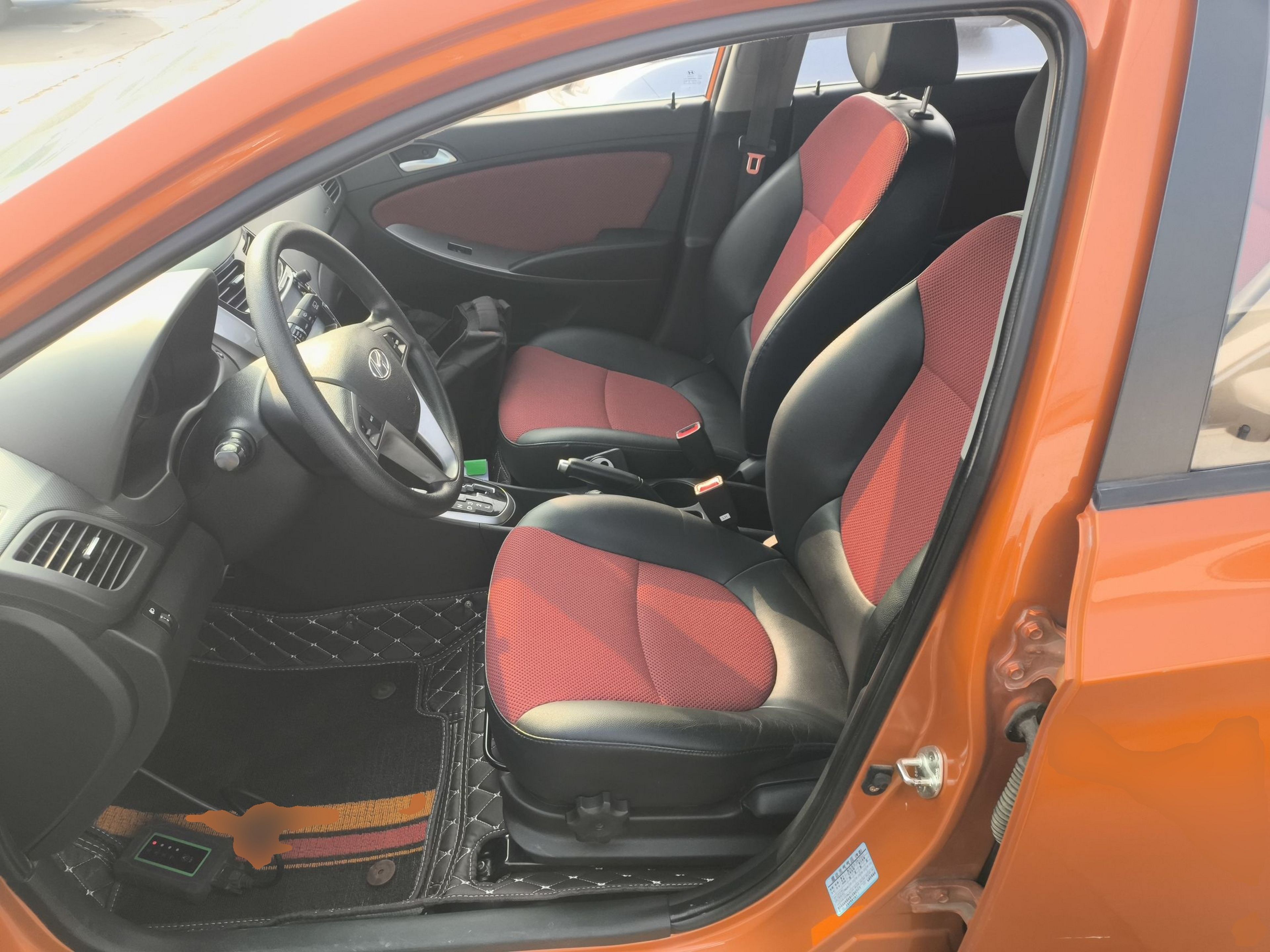 المقاعد الأمامية داخل السيارة