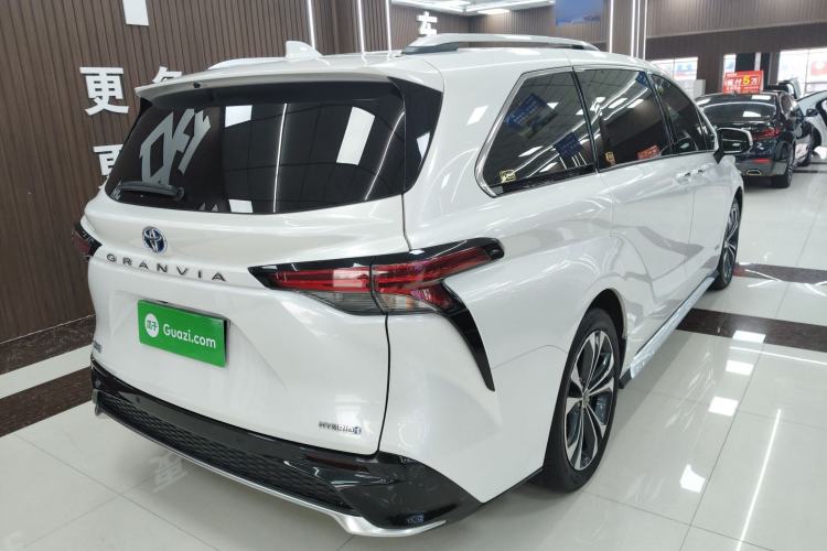 Used Toyota Granvia 2023 2.5L Hybrid Flagship VIP Edition