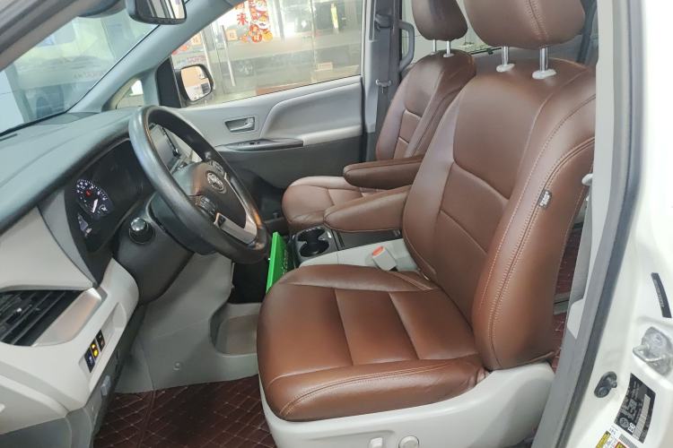 Used Toyota Sienna 2018 3.5L Four-Wheel Drive LE Trim 7 Seats U.S. Specification