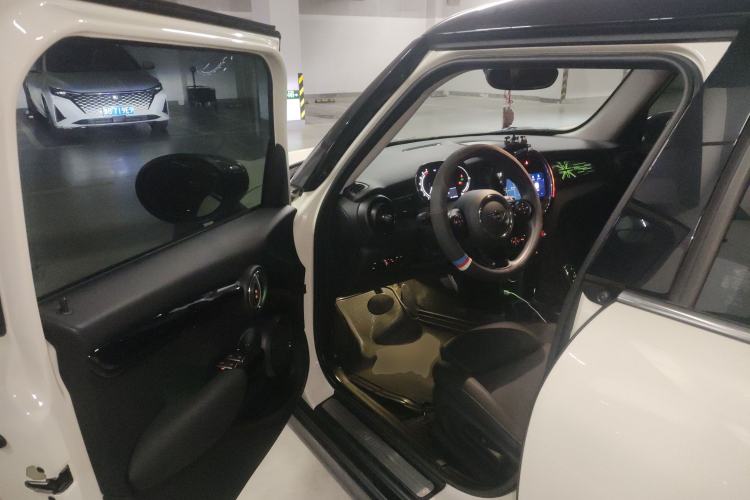 Used MINI MINI 2021 1.5T COOPER Classic Edition Five-Door Version
