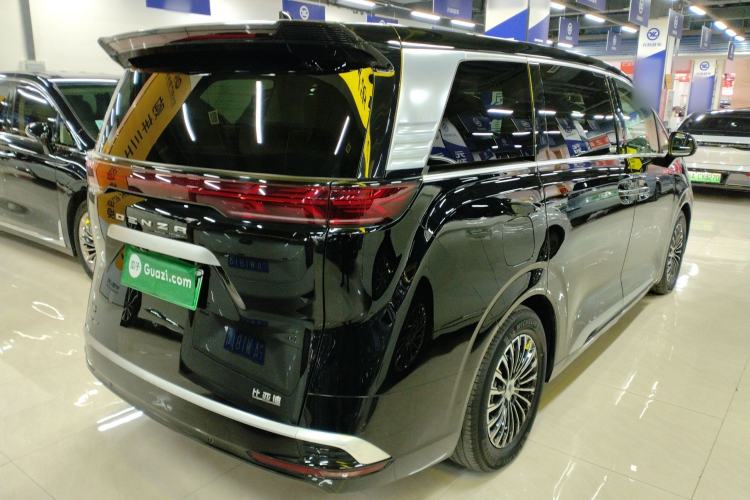 Used Denza D9 2022 DM-i 970 Four-Wheel Drive Flagship Model
