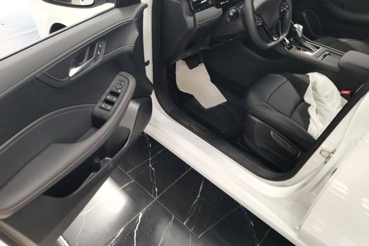 Used Roewe i5 2023 1.5L CVT Luxury Edition
