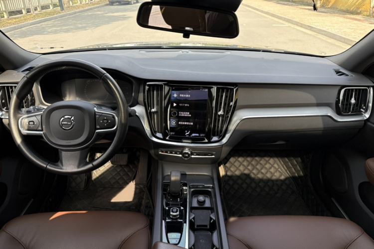 Used Volvo S60 2022 B4 Zhiyi Luxury Edition
