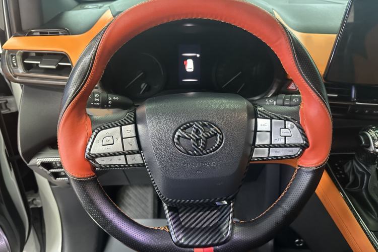 Used Toyota Sienna 2023 2.5L Hybrid Deluxe Edition