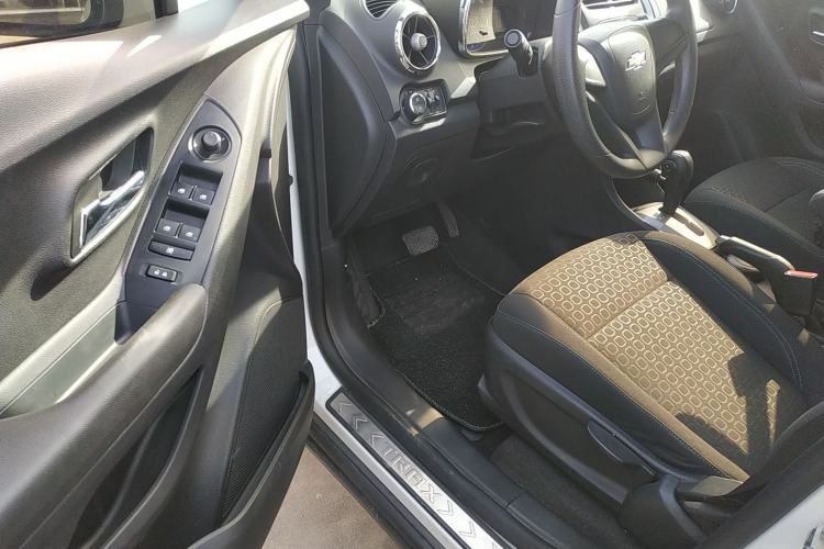 Used Chevrolet Trax 2016 1.4T Automatic Two-Wheel Drive Comfort Version with Sunroof
