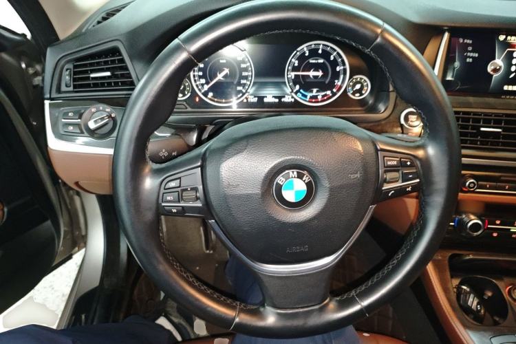 Used BMW 5 Series 2017 525Li Leading Model
