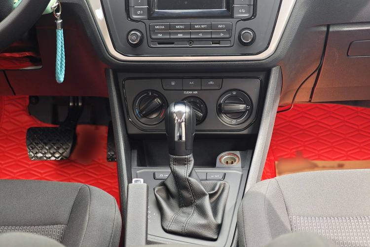 Used Volkswagen Lavida 2017 1.6L Automatic Comfort Edition
