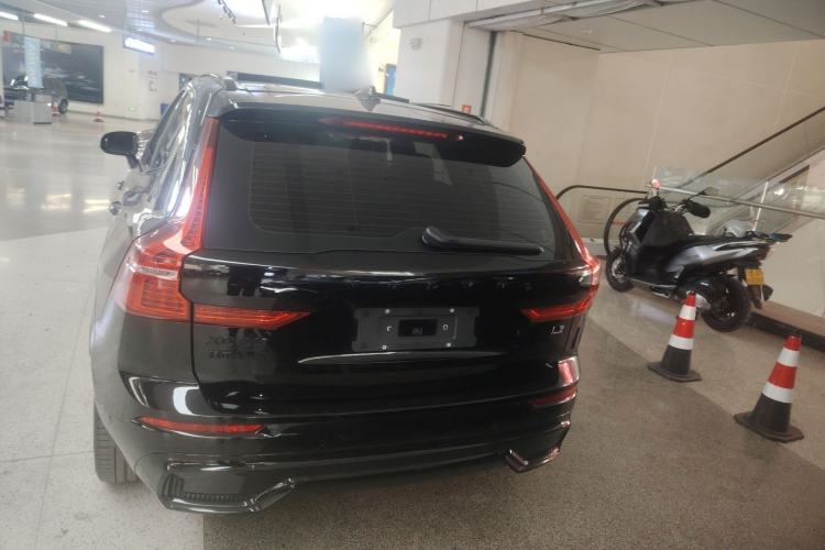 Used Volvo XC60 New Energy 2024 T8 Plug-in Hybrid Long-Range All-Wheel Drive Zhiyuan Polar Night Edition
