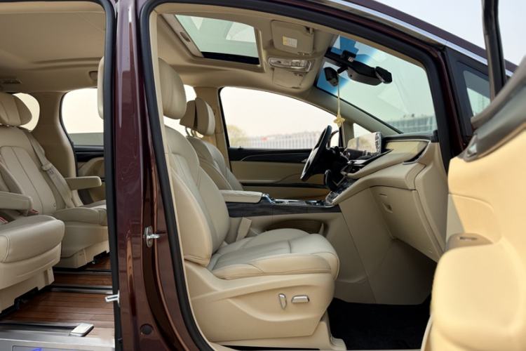 Used Buick GL8 2022 ES Landtrek 653T Luxury Edition
