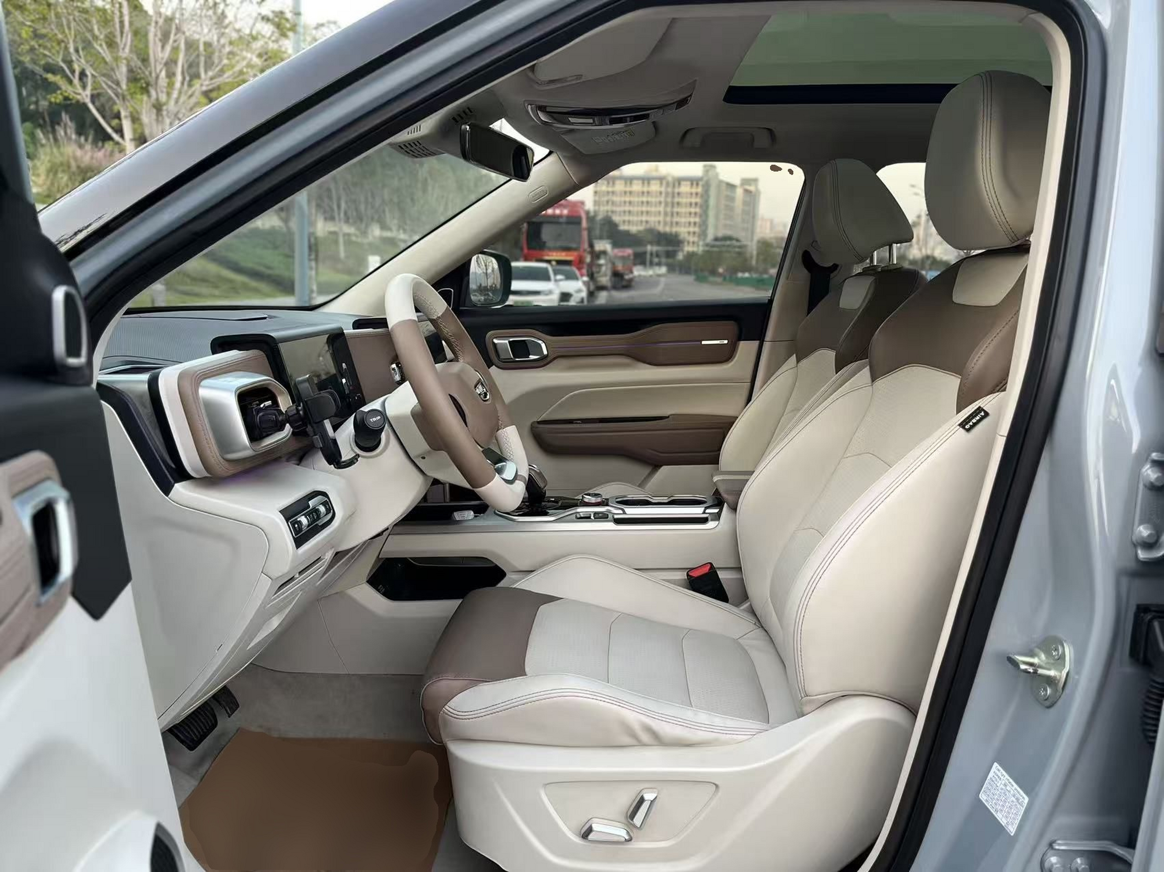 Переднее сиденье в автомобиле