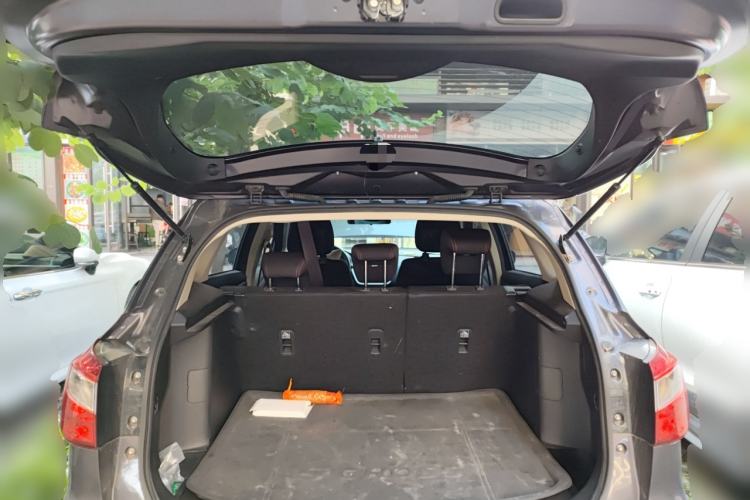 Used Suzuki S-Cross 2015 1.6L CVT Two-Wheel Drive Entry-Level Trim
